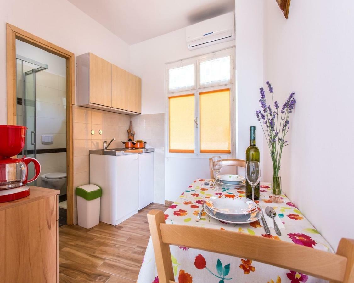 Apartment In Vrbnik/Insel Krk 36873 Esterno foto